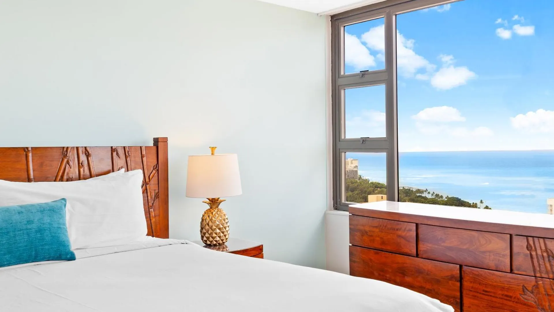 Heart Of Waikiki - Ocean View Condo With Free Parking Honolulu